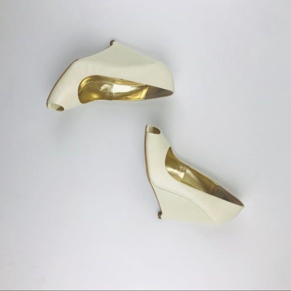 🌟Colin Stuart Peep Toe Wedge in Cream 🌟 - Picture 2 of 12